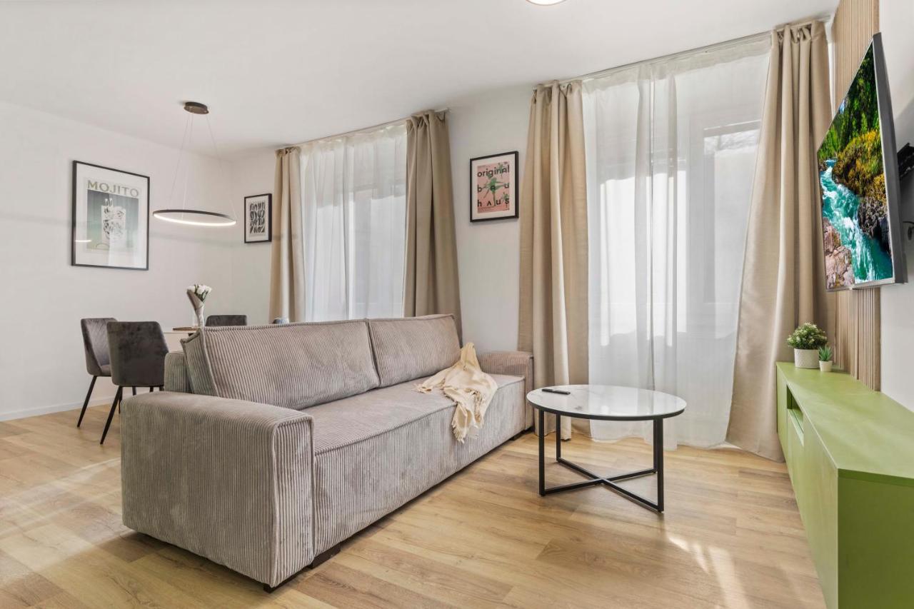 2 Bedroom Apt Steps To Nivy Station Bratislava Extérieur photo
