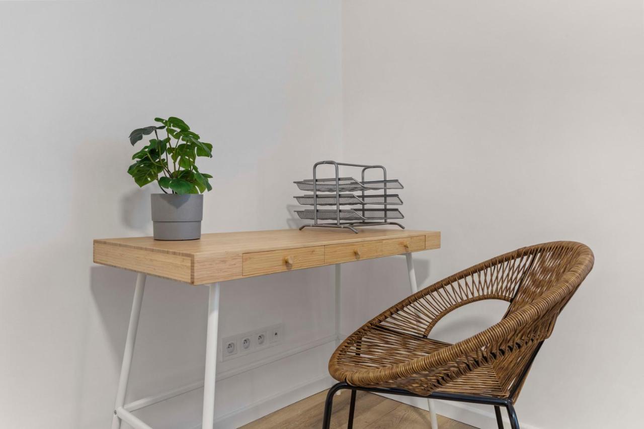 2 Bedroom Apt Steps To Nivy Station Bratislava Extérieur photo