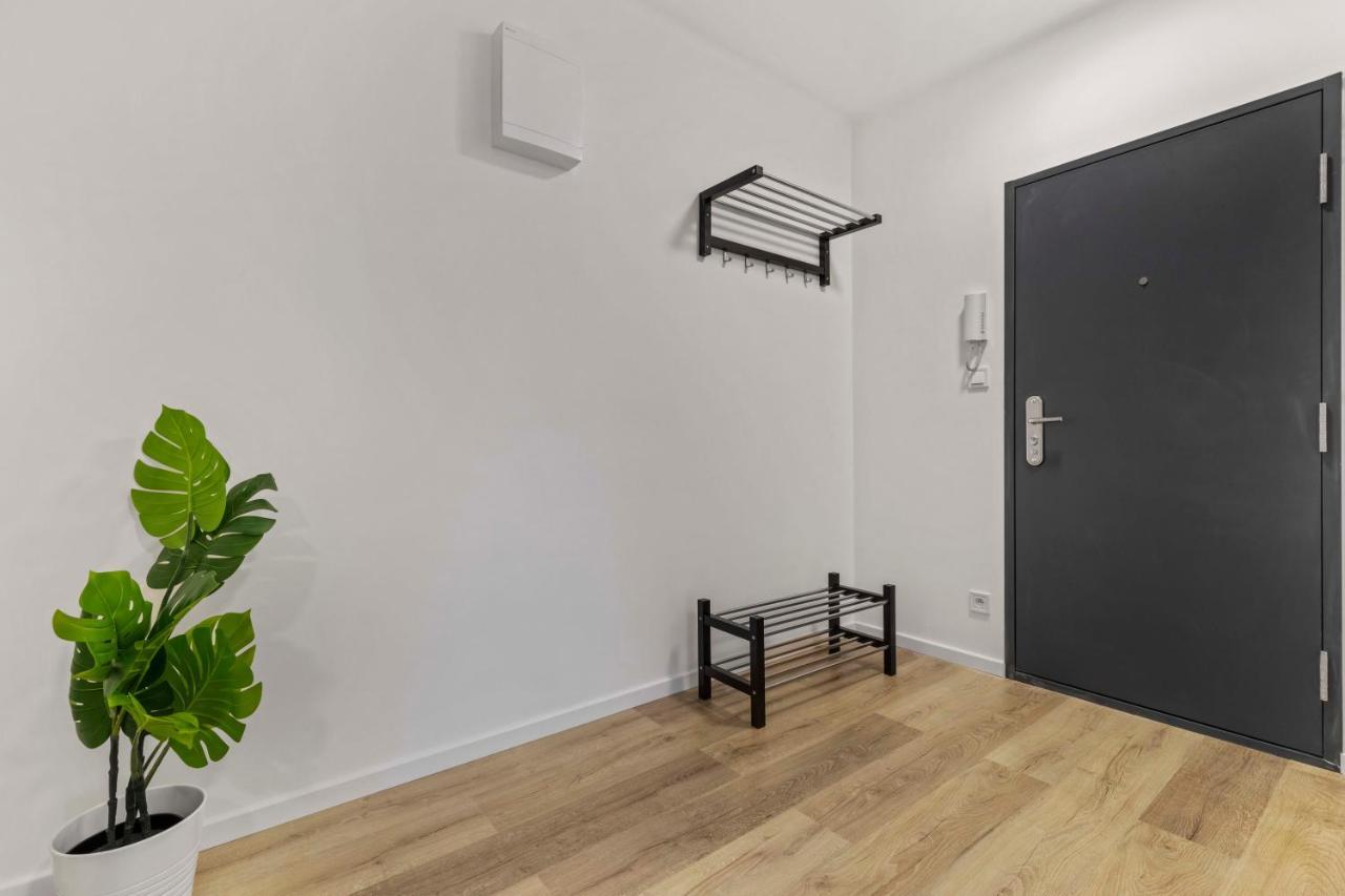2 Bedroom Apt Steps To Nivy Station Bratislava Extérieur photo